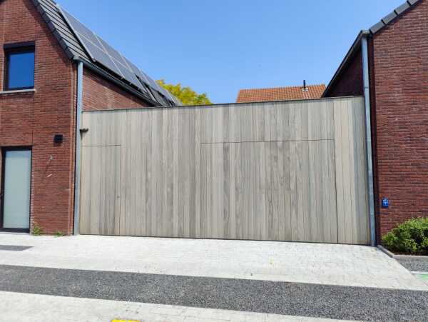 Realisatie met verticale houten gevelbekleding
